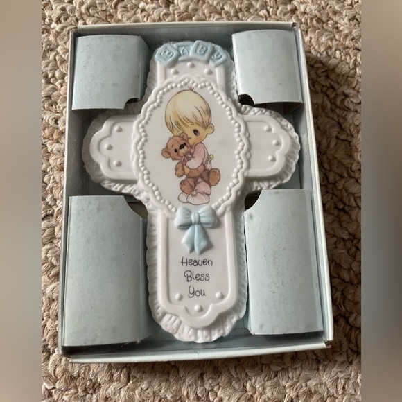 Precious Moments Cross - Picture 1 of 3